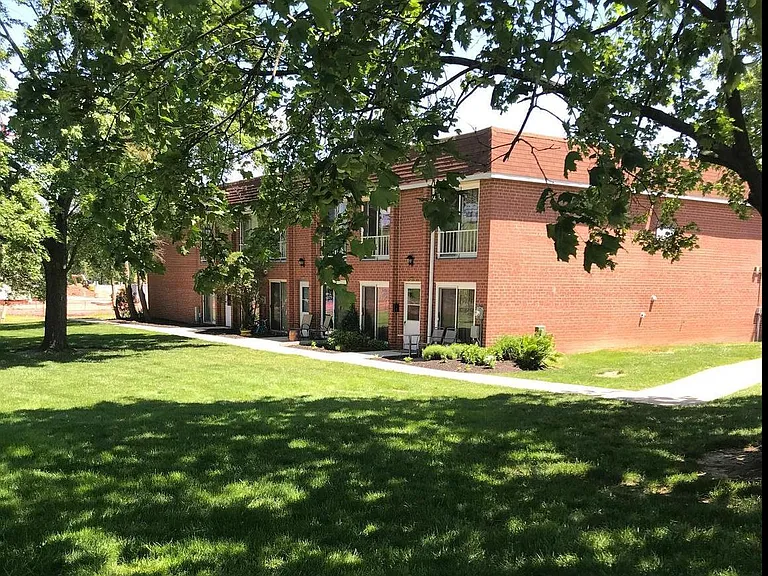 101 Lexington Ct — Photo 1