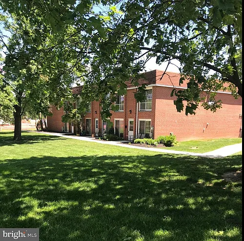 101 Lexington Ct Photo 1