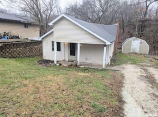 216 Maywood Ave, Creve Coeur, IL 61610