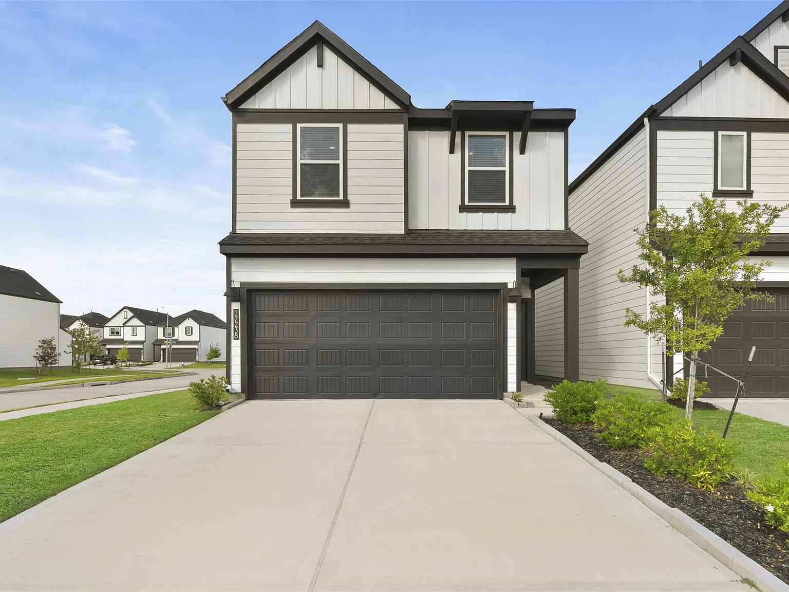 3 bed, 2.5 bath, 1913 sqft, $2,500 — Photo 1