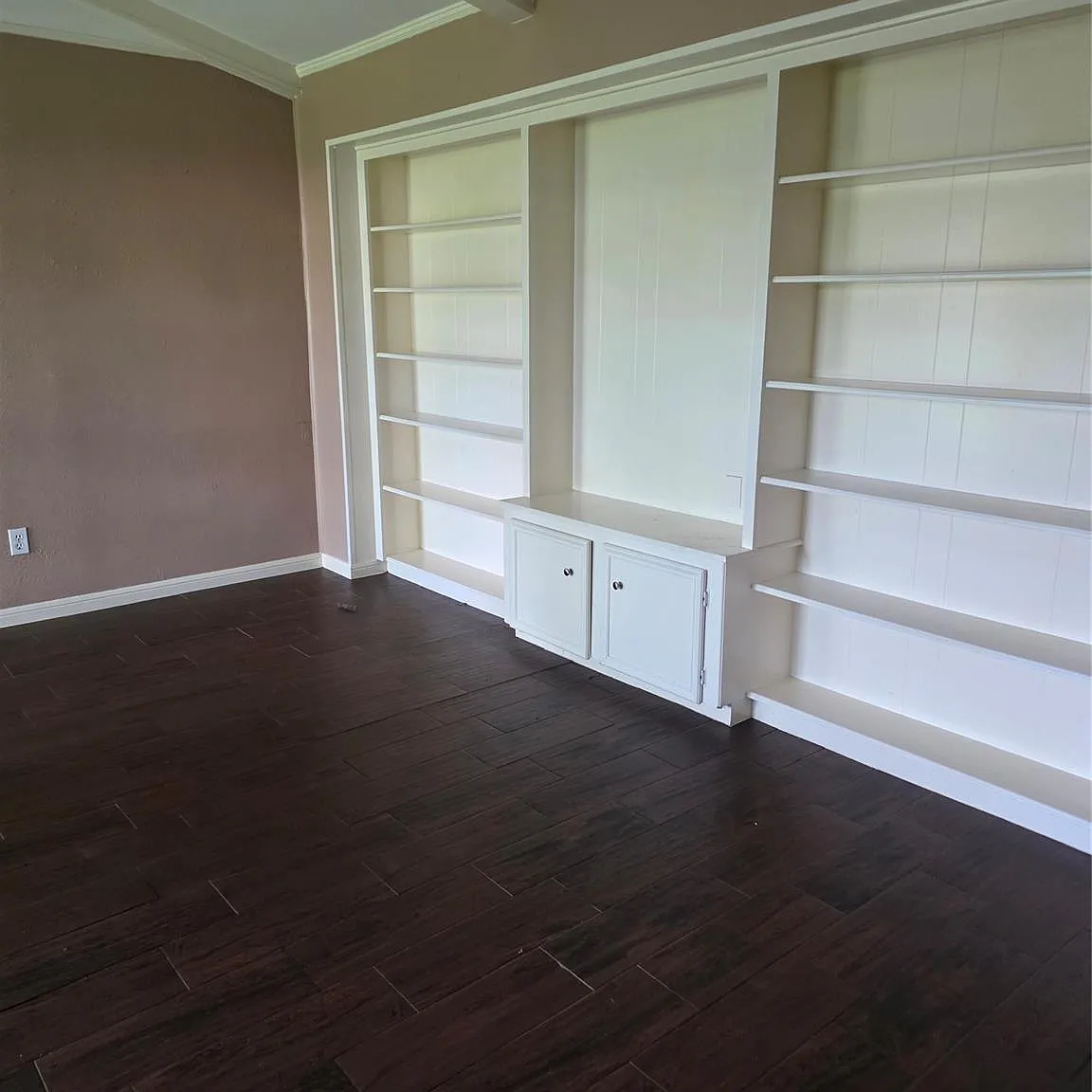 4 bed, 2.0 bath, 1692 sqft, $2,100 — Photo 2