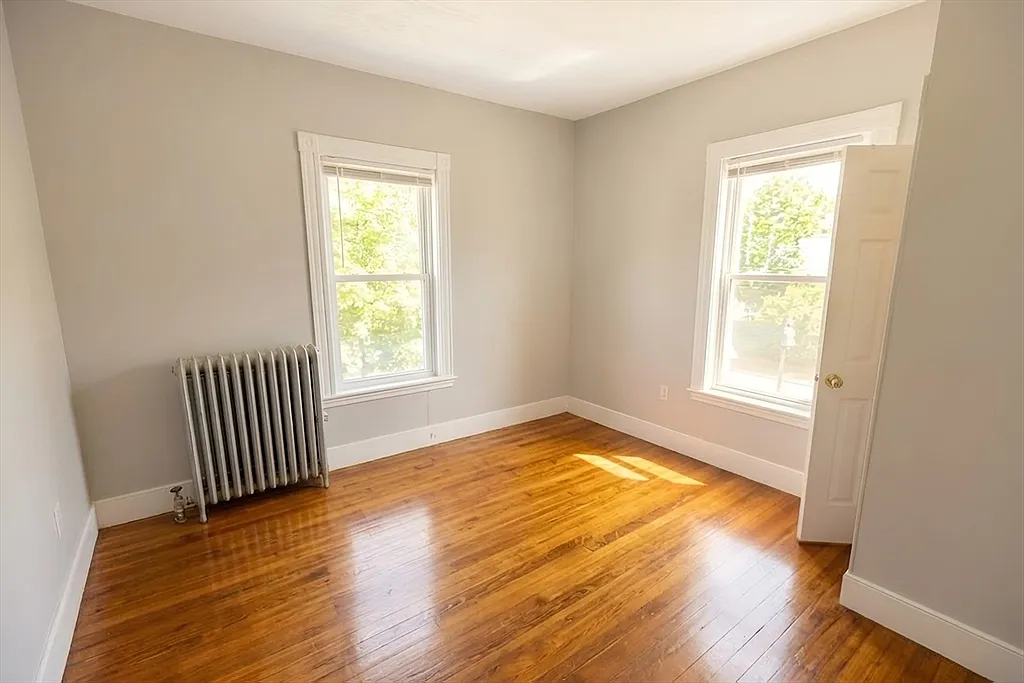 5 bed, 1.0 bath, 1500 sqft, $3,700 — Photo 4