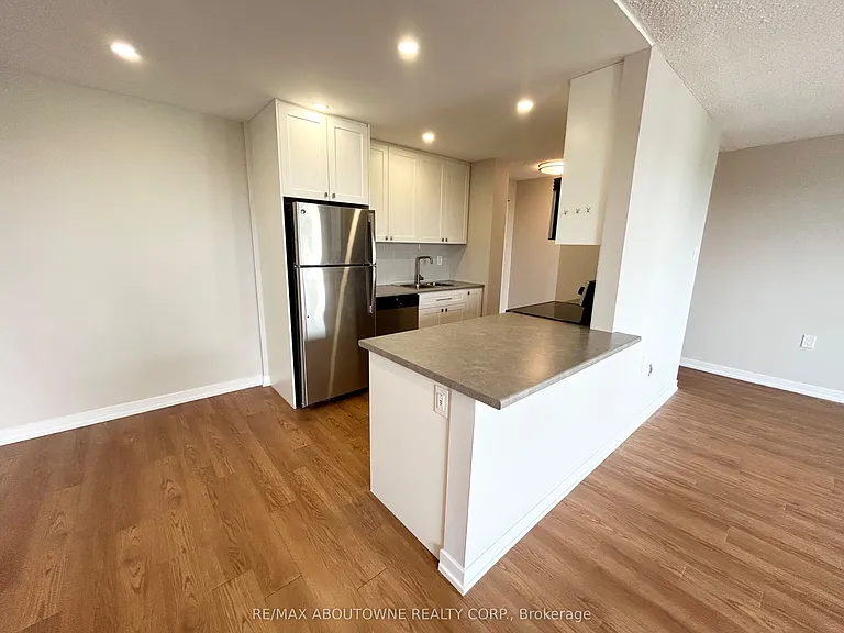 82 Millside Dr #904 — Photo 3