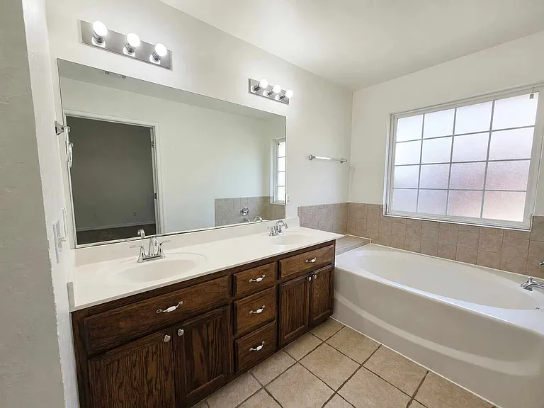 16001 Korie Dr — Photo 15