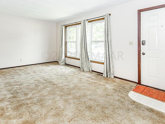 4th image of 102 13th Ave N