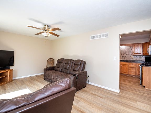 5th image of 4005 N Marbleway Dr