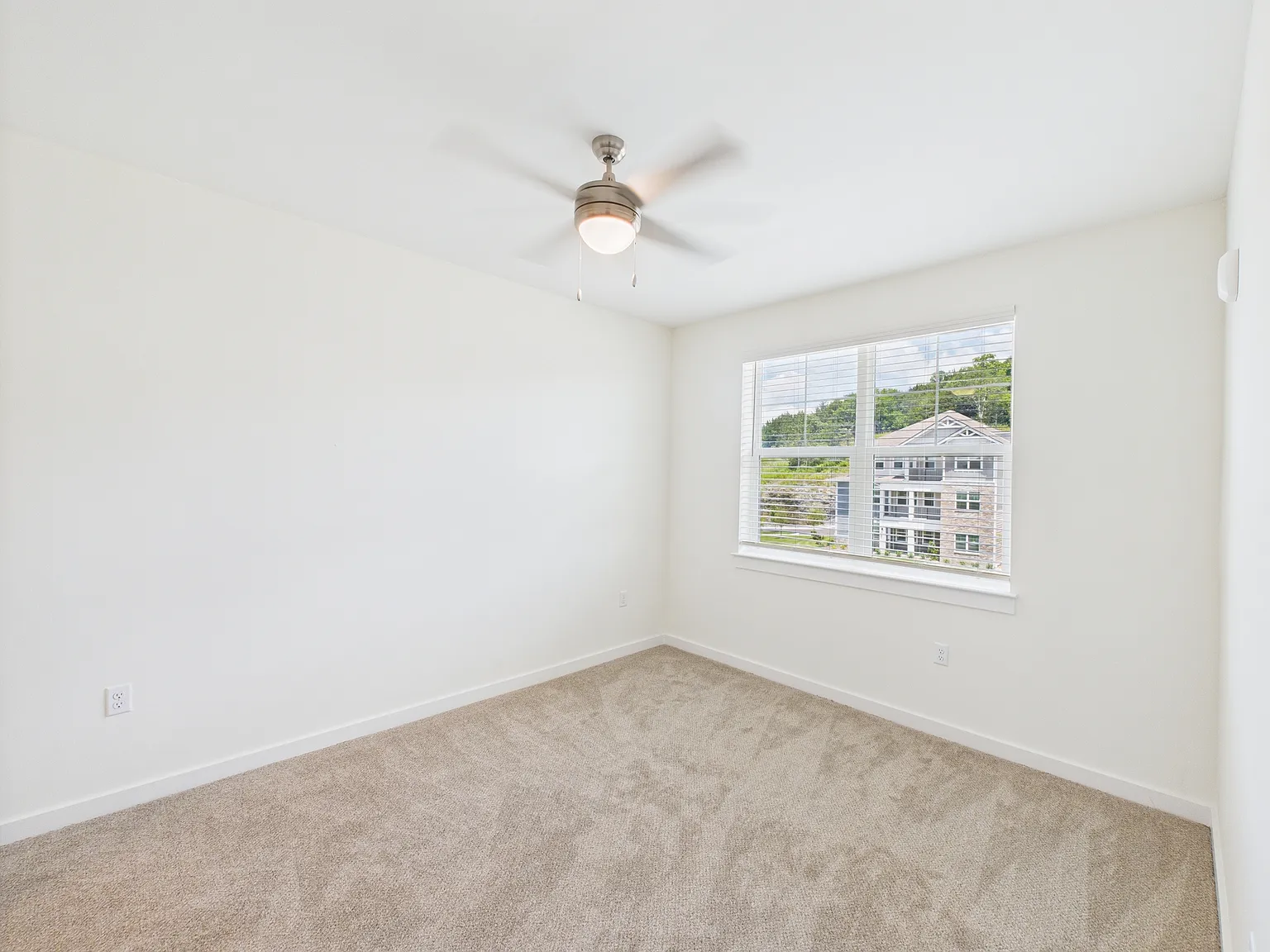 1 bed, 596 sqft, $1,399 — Photo 2