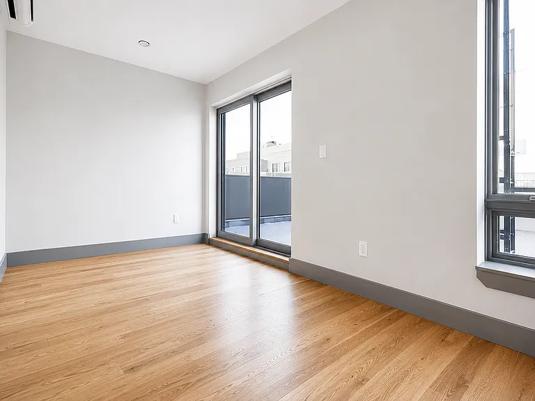 846 Monroe St #4B — Photo 2