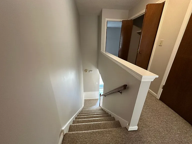 2448 Riverlook Dr — Photo 16