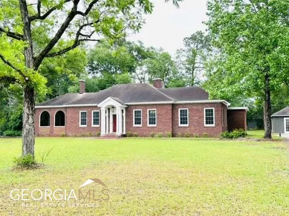 304 N Lanier St, Lyons, GA 30436