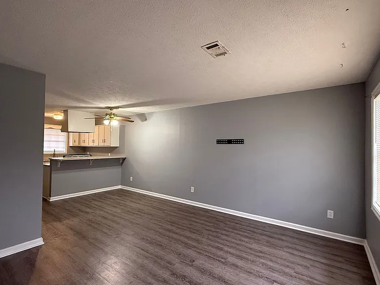 1309 Glenn Cir #A-B — Photo 3