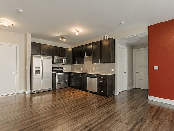 2nd image of 910 28th St #754e9934c