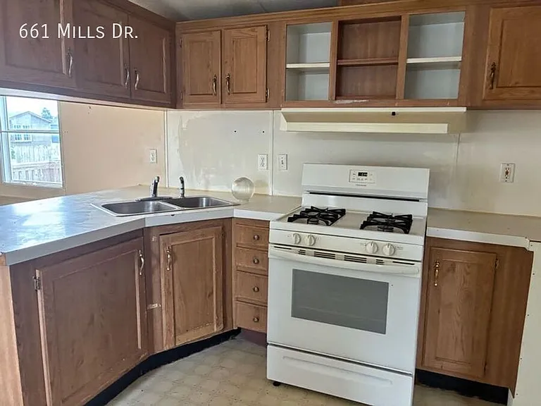 661 E Mills Dr — Photo 12