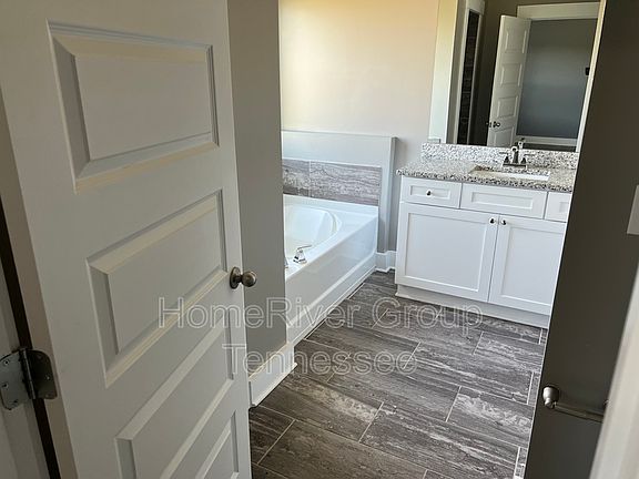4th image of 1327 Everwood Dr