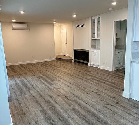 3rd image of 11711 Mayfield Ave APT 7