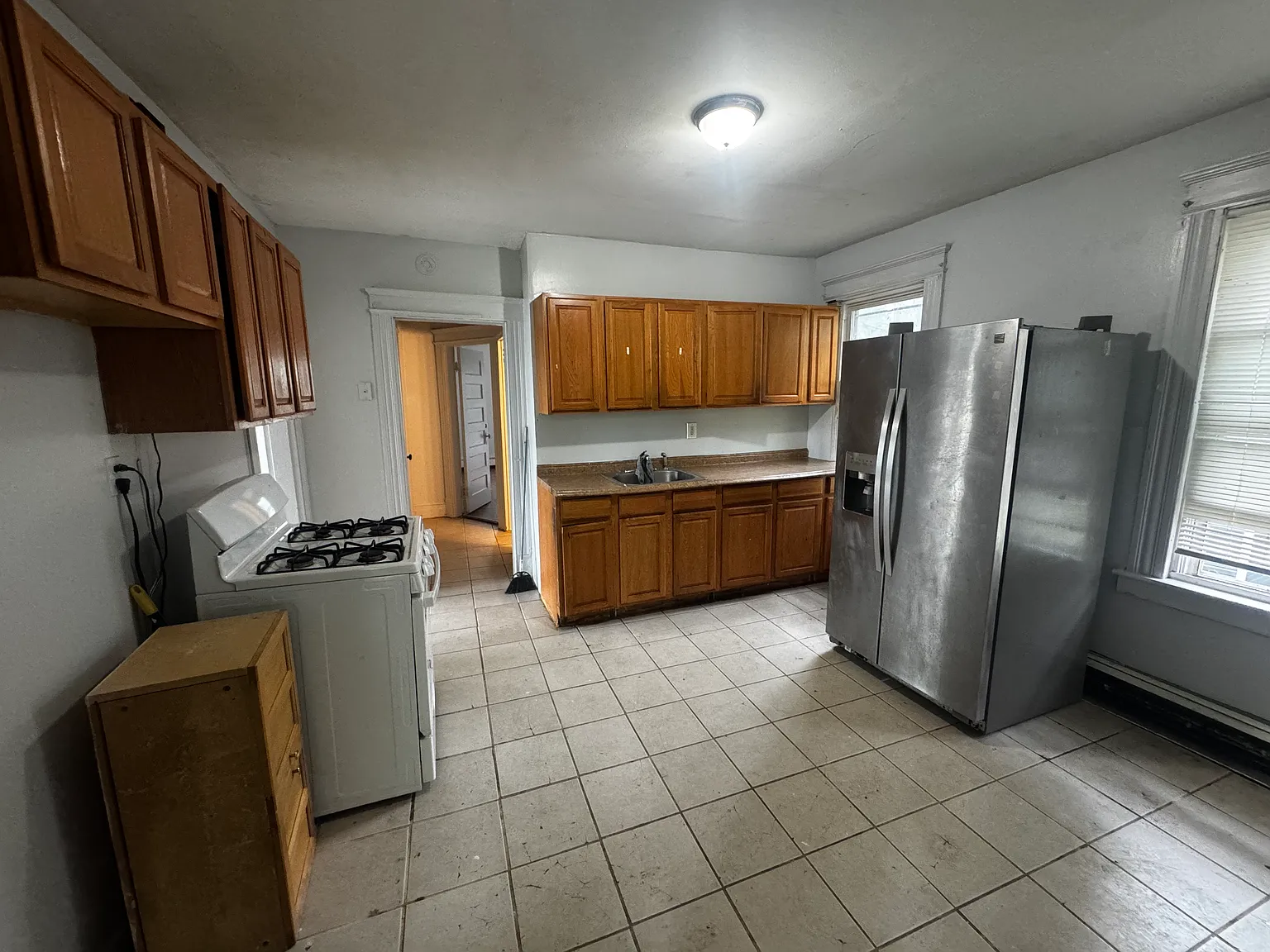 3 bed, 946 sqft, $2,000 — Photo 2