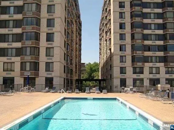 326 Prospect Ave APT 8E, Hackensack, NJ 07601