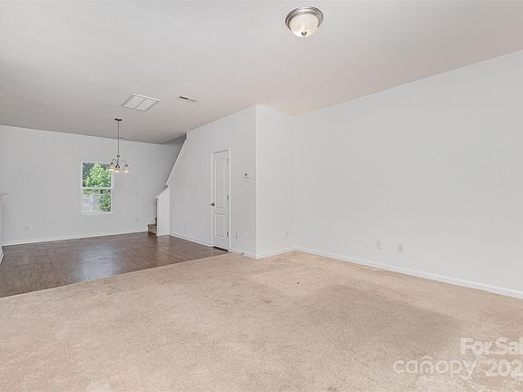 2nd image of 1404 Waylon Ave