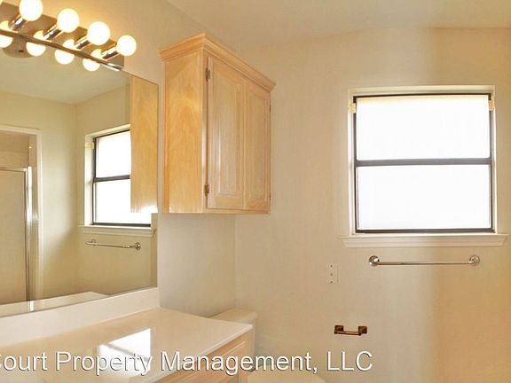 5th image of 3412 Rosemont Dr