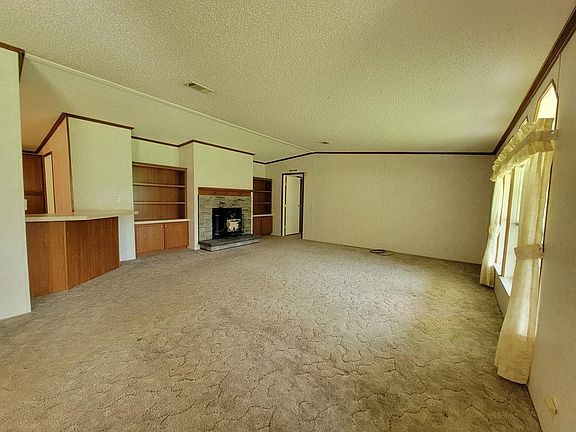 4th image of 5550 NW 76th Ave
