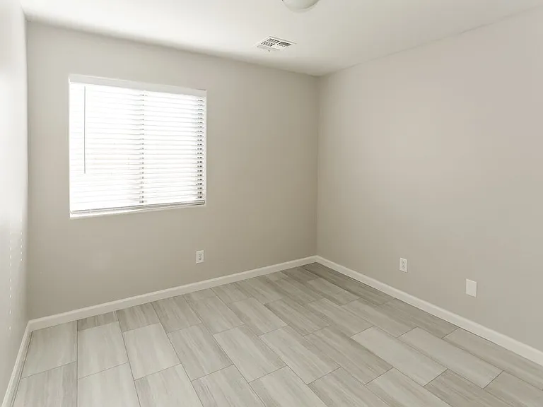 2709 N 107th Dr — Photo 11