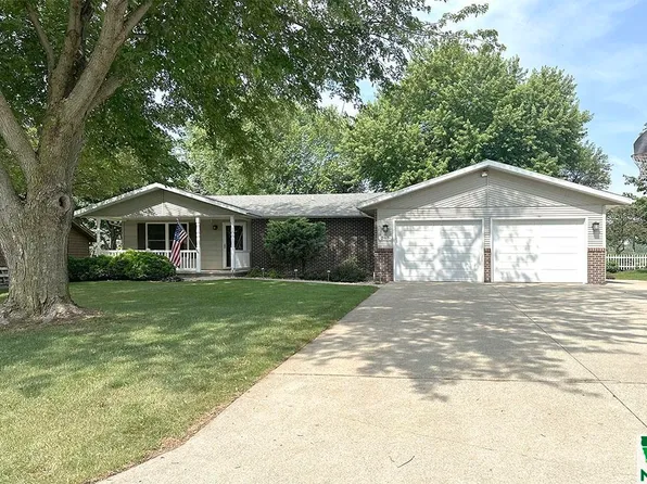 267 11th Ave NE, Sioux Center, IA 51250