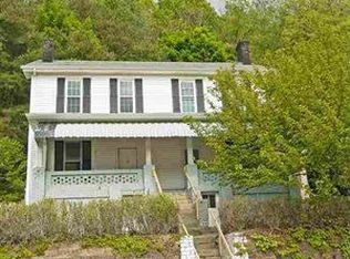 1104 N Chestnut St, New Cumberland, WV 26047