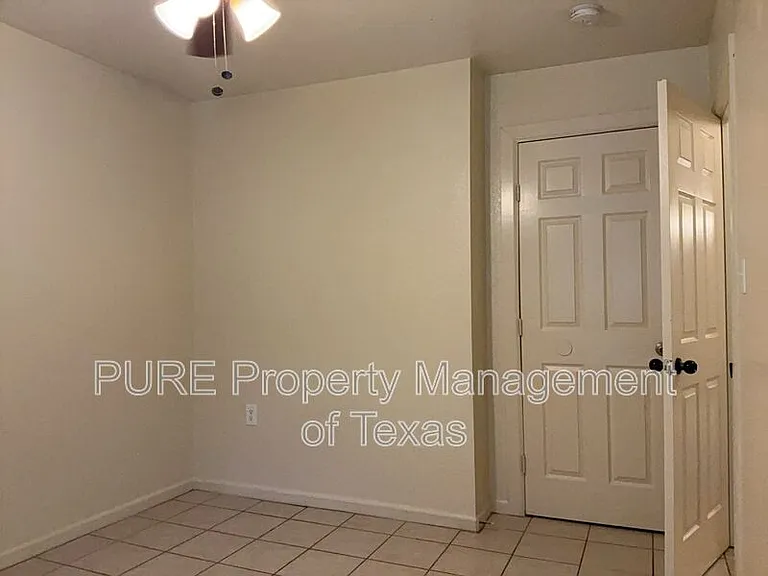 403 Hedgewood Dr #B — Photo 14