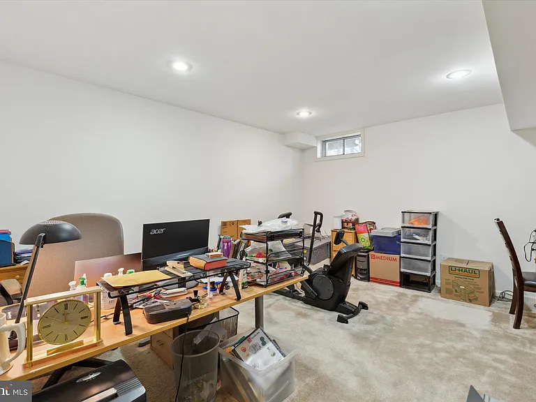 220 Primrose Ln — Photo 9