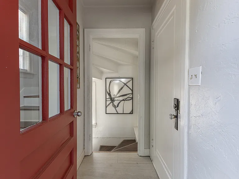 2547 SW 23rd St #UPPER — Photo 30