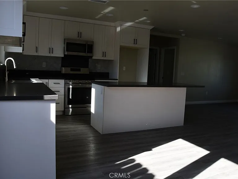 917 W Flora St #917B — Photo 19