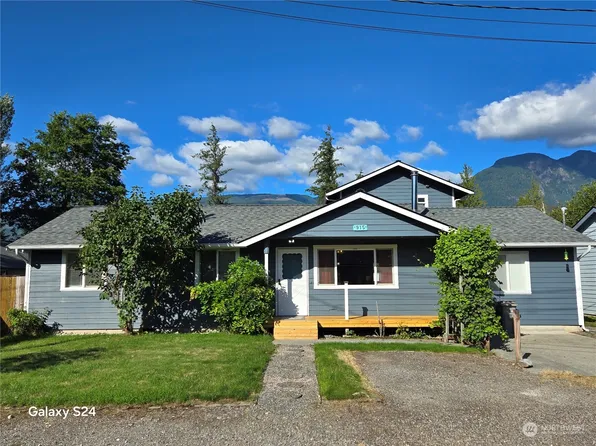 915 Orchard Avenue, Gold Bar, WA 98251