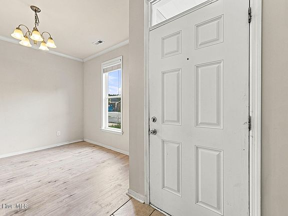 4th image of 404 Glenhaven Lane