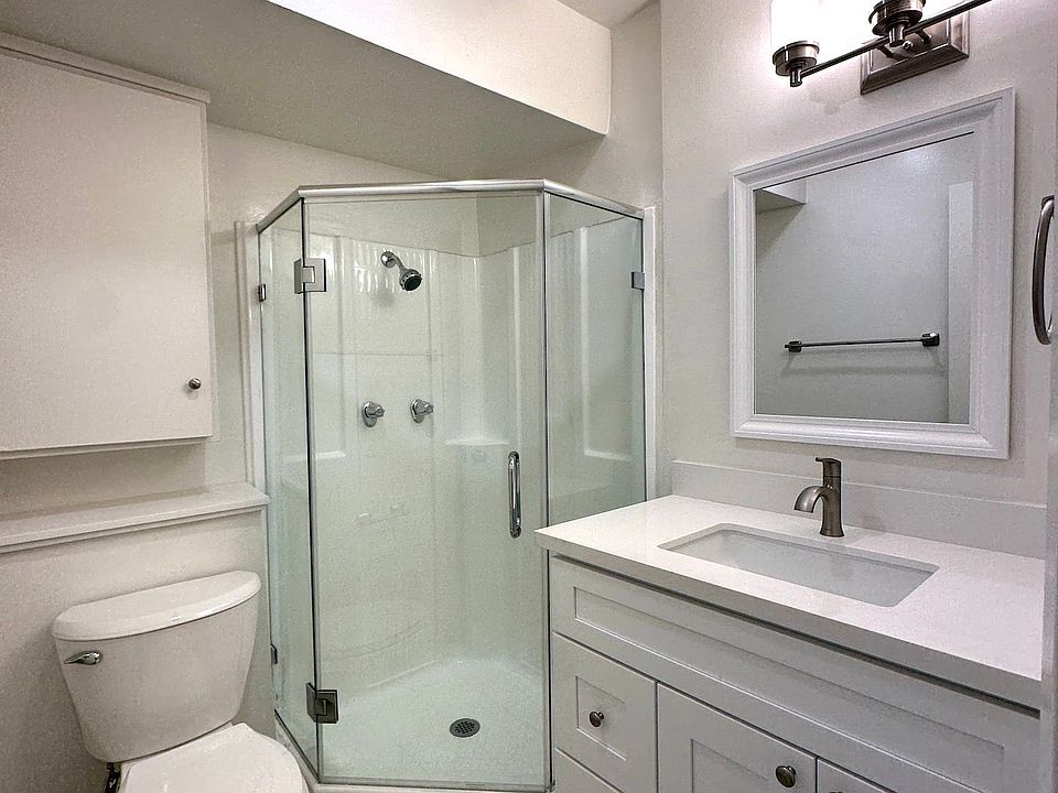 1st image of 1124 N Olive Dr APT 106