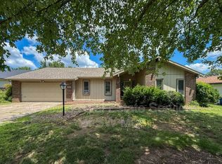 1627 E Swallow St, Springfield, MO 65804