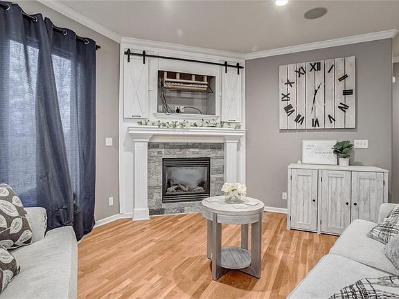 4th image of 214 NE Kim Ct