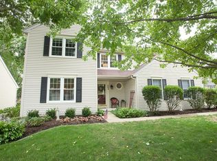 366 Colonial Cir, Geneva, IL 60134