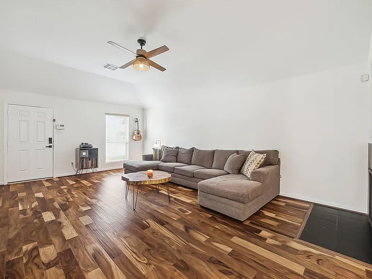 2615 Magnolia Fair Way — Photo 10
