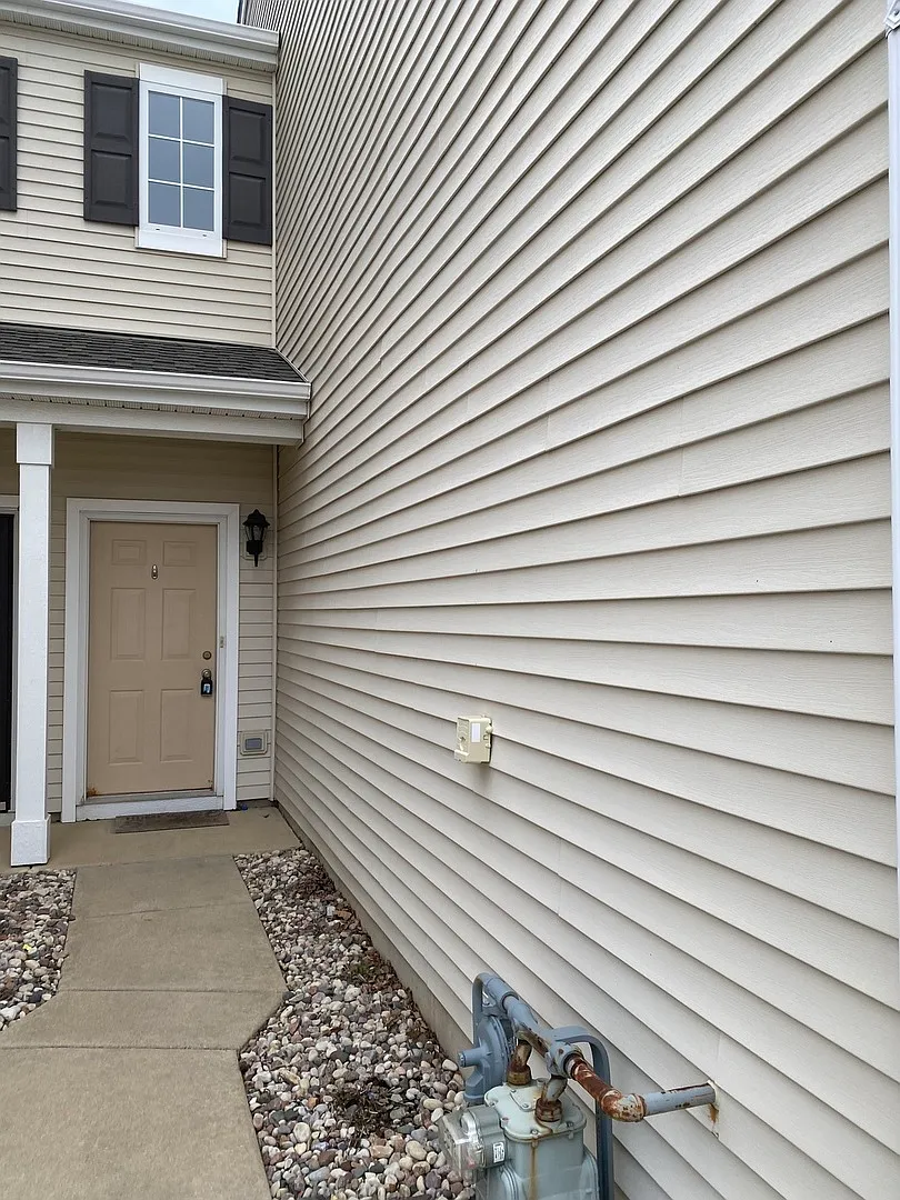 2 bed, 1.5 bath, 1611 sqft, $2,200 — Photo 2