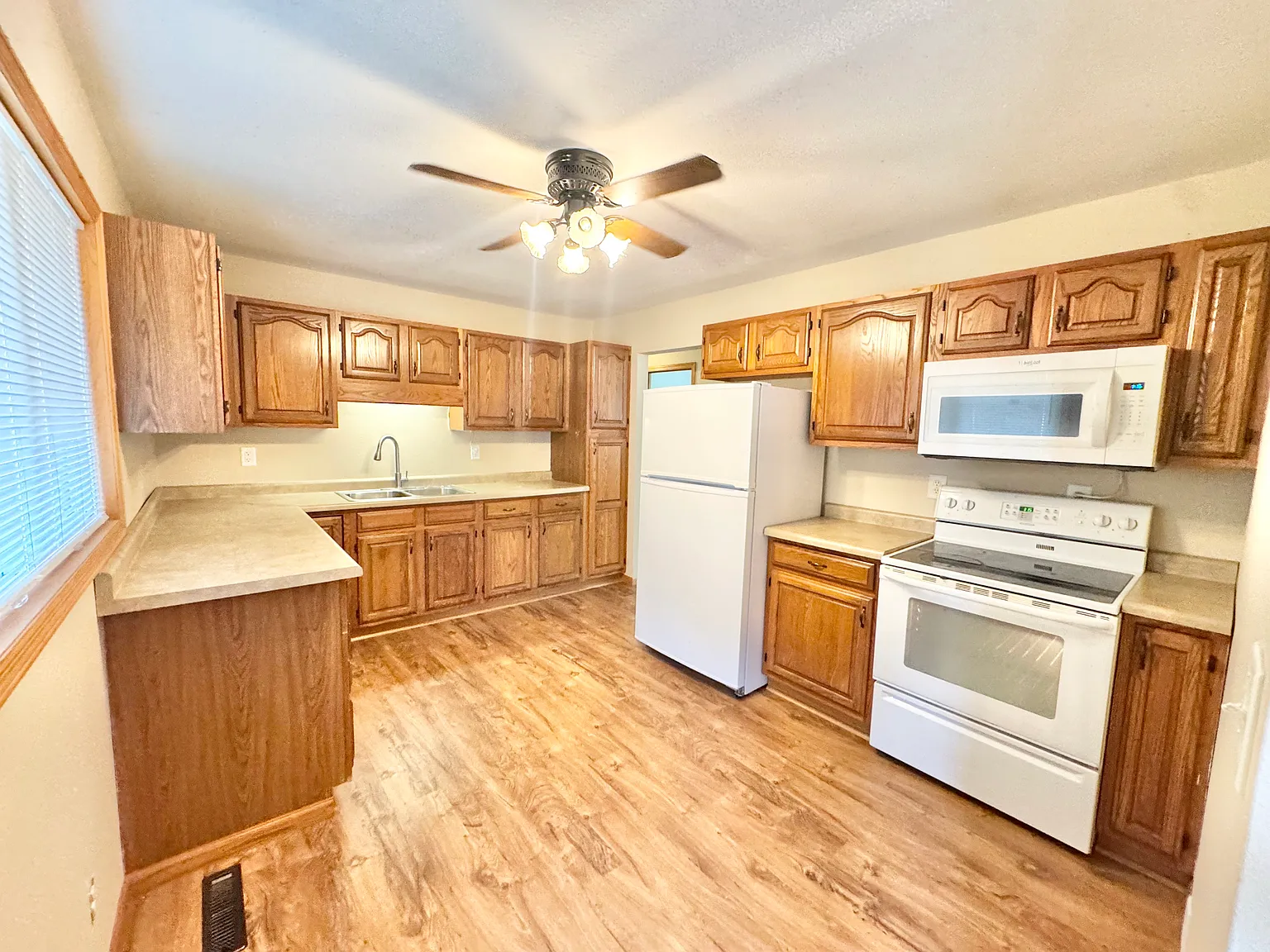3 bed, $1,800 — Photo 4