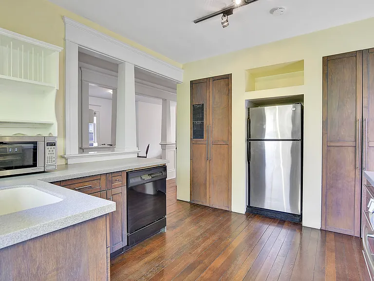 1517 Comox St #2 — Photo 9