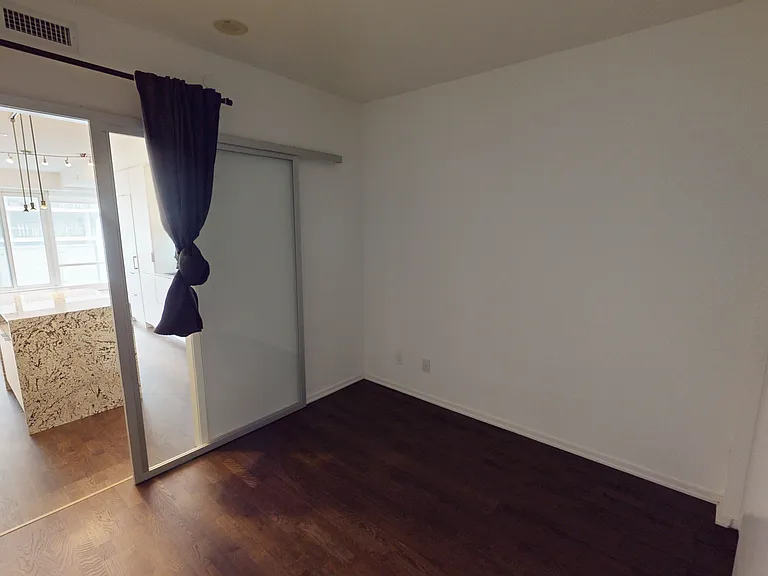 1 Bloor St E #4407 — Photo 9