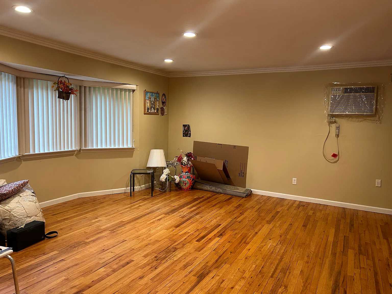 4 bed, 1.5 bath, $3,250 — Photo 2