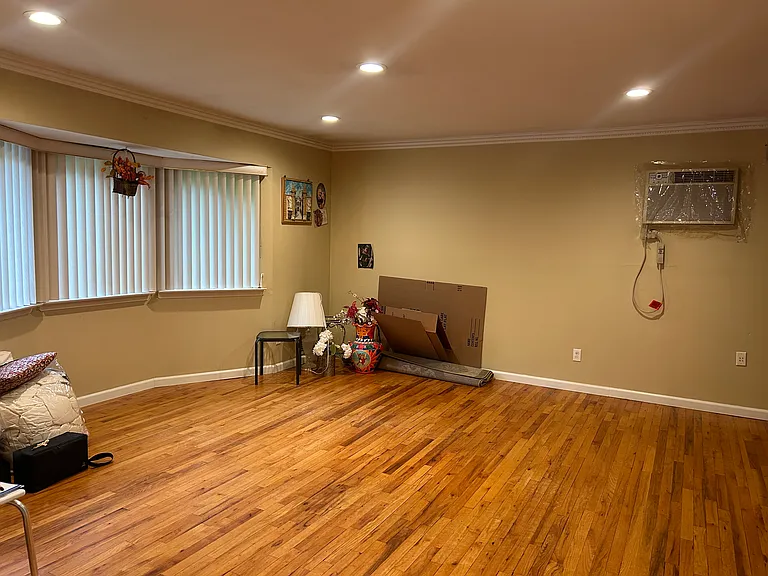 51 Babylon Ave — Photo 2