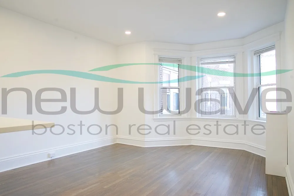 2 bed, 750 sqft, $3,600 — Photo 1
