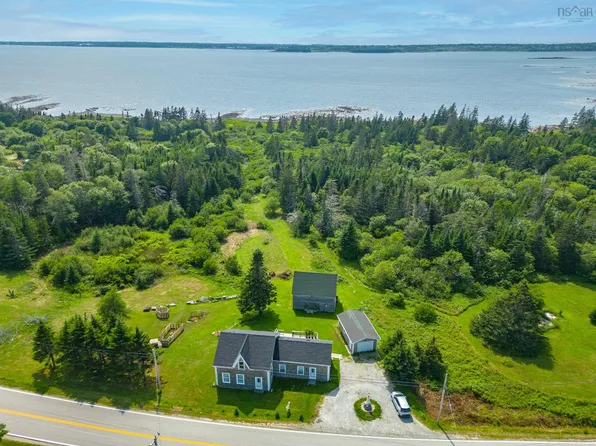 1663 Highway 3, East Pubnico, NS B0W 2A0