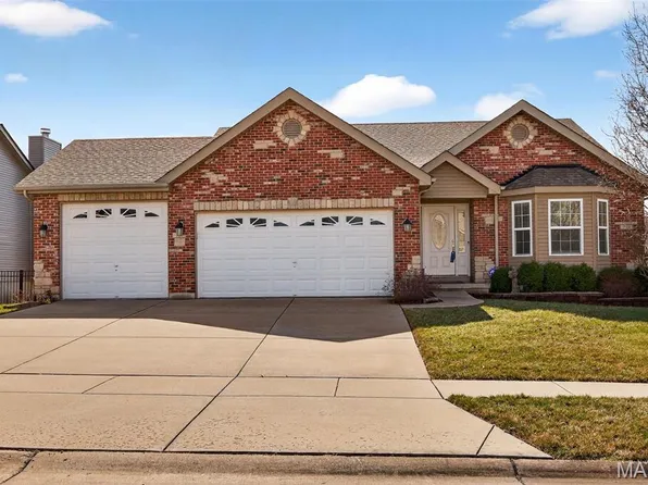 1112 William Penn Dr, Wentzville, MO 63385