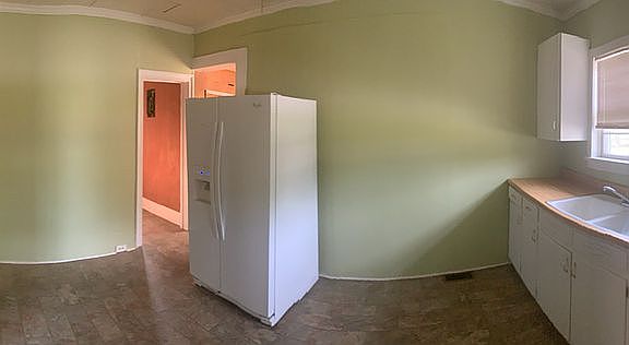 Kitchen comes with refrigera