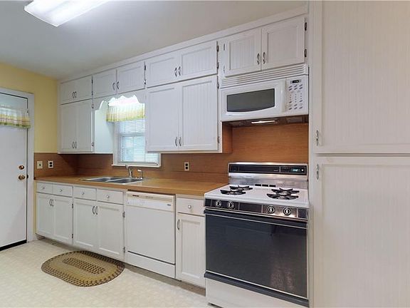 3rd image of 5109 S Francis Ave