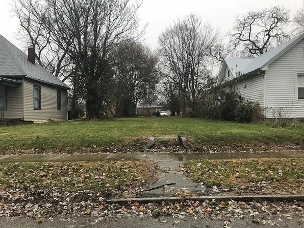 1414 S 11th 1/2 St, Terre Haute, IN 47802